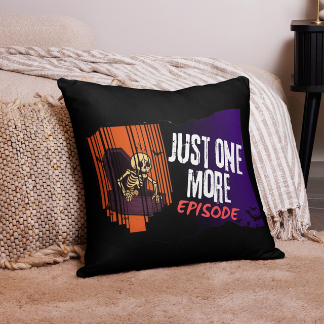 Spooky pillow case: Bingewatching
