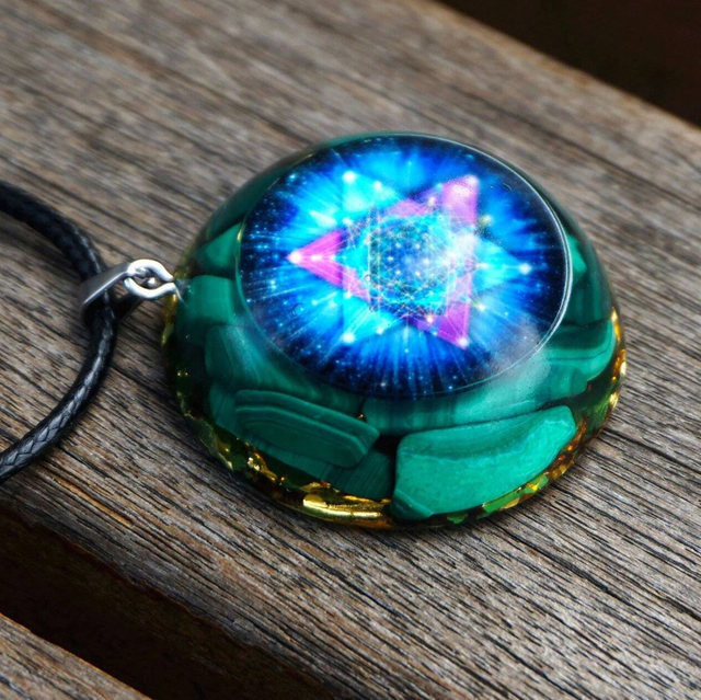 Orgonite en pendentif avec son cordon