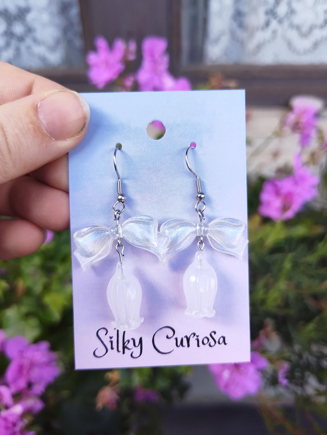 bow &amp; white flowers 🌹 LAST ONE