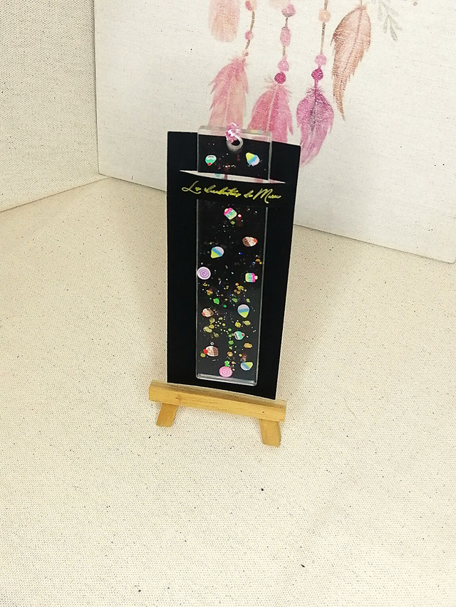 Marque-page en résine transparente et décors gâteaux