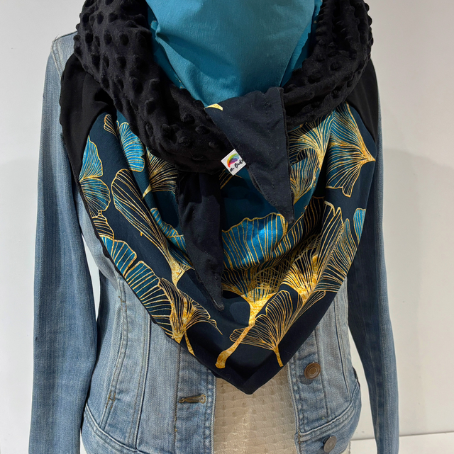 Maxi chèche, châle, écharpe bleu, noire et Or doublée en polaire minky noire "Happy Orelie Bleu"