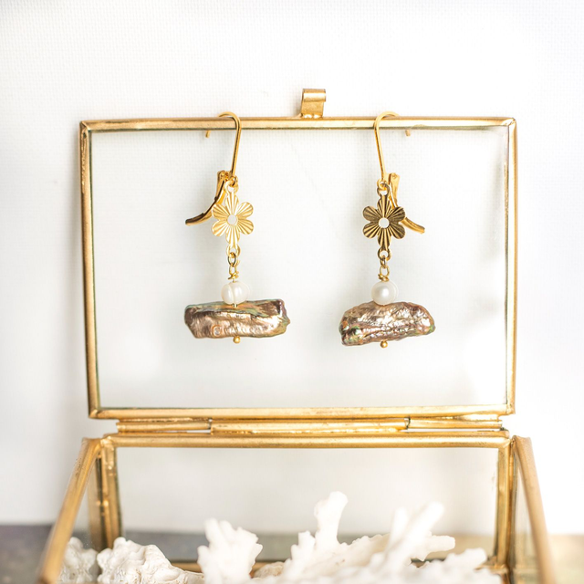 Boucles d&#039;oreilles perles d&#039;eau douce grises