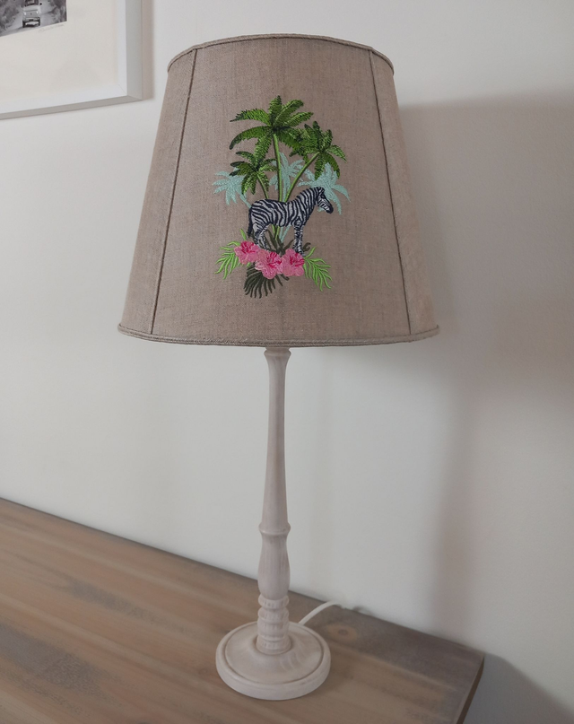 Abat-jour pour lampe de table en lin artisanal brodé - broderie "Savane Africaine"