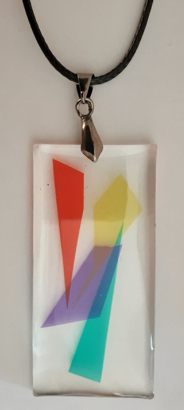 Pendentif grand rectangle angle collection Tech4 fond transparent incrustation couleurs translucides