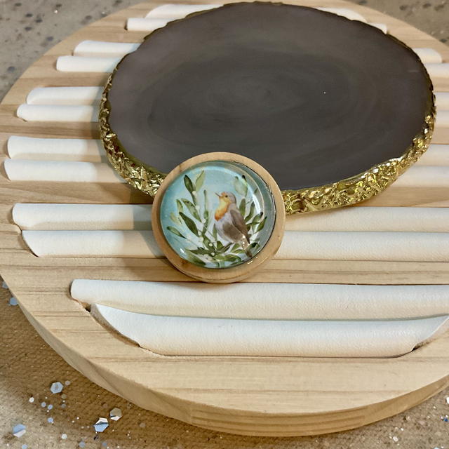 Handmade brooch with Robin design. Beautiful Christmas gift. Full set available.