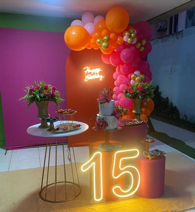 DECORAÇÃO 15 ANOS MINI TABLE - SERVIÇO