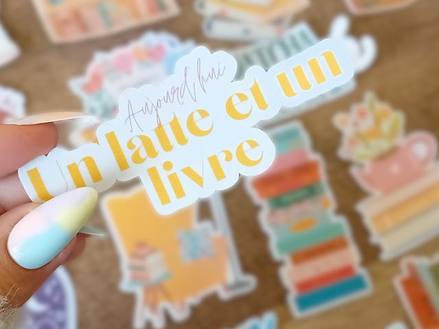 Sticker Holographique Waterproof -  &quot;Un Latté et un Livre&quot;