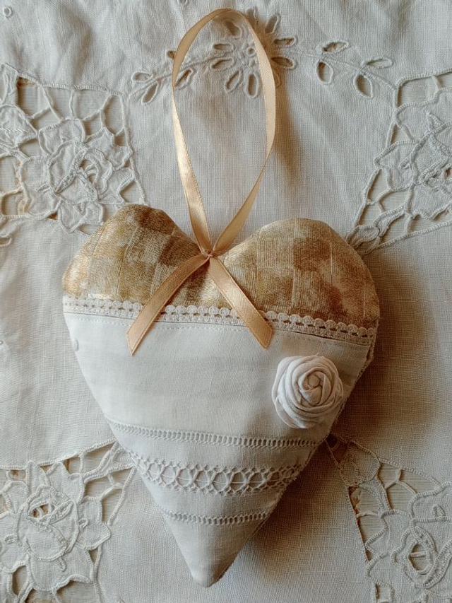 coussin de porte coeur à suspendre linge ancien dentelle 