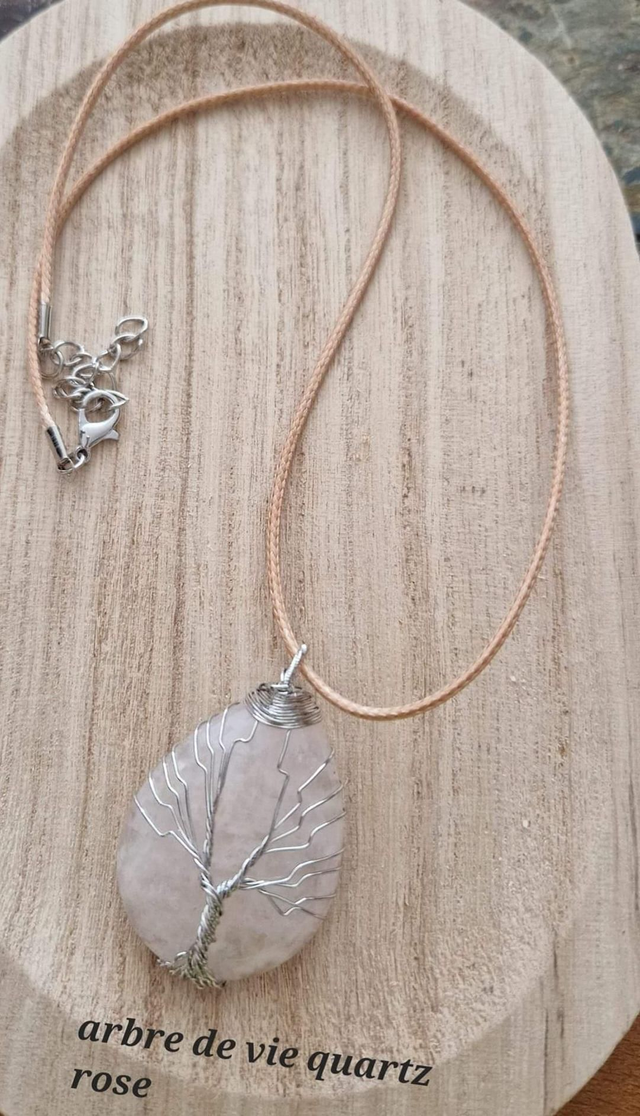 Arbre de vie quartz rose avec cordon