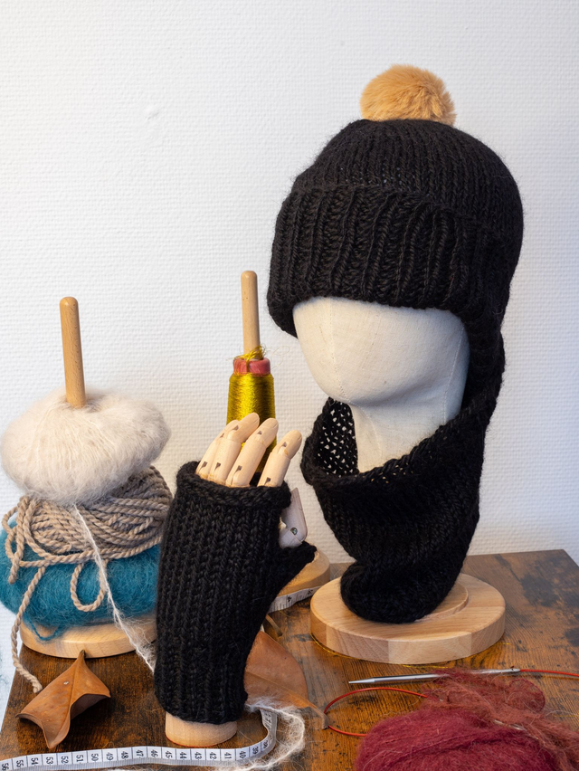 Envoi Rapide - Coffret noir -Bonnet, mitaines et tour de cou en laine d&#039;alpaga et mouton 