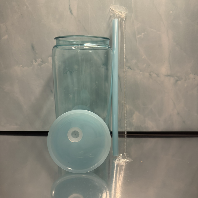 Trinkbecher mit Strohhalm türkis