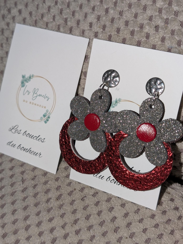Boucles d'oreilles Baby Marguerite paillettes argentées rouge c2056