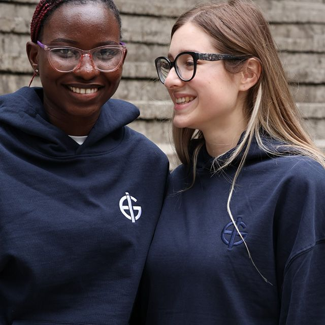 Hoodie (blue logo) /	Sweat à capuche (logo bleu)