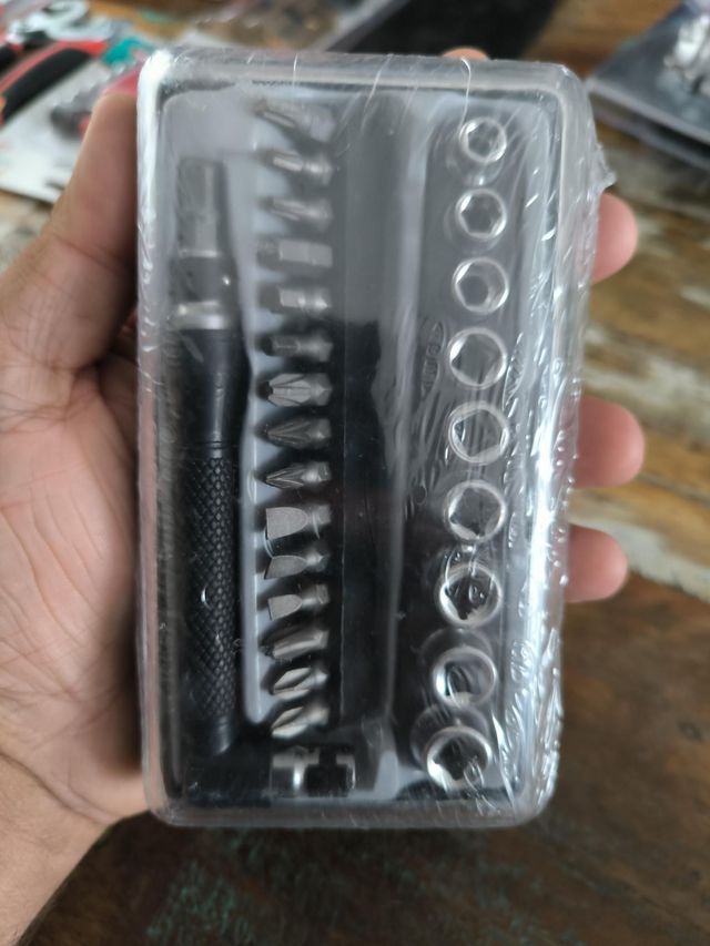 COFFRET DE VISSAGE 26 PIÈCES 