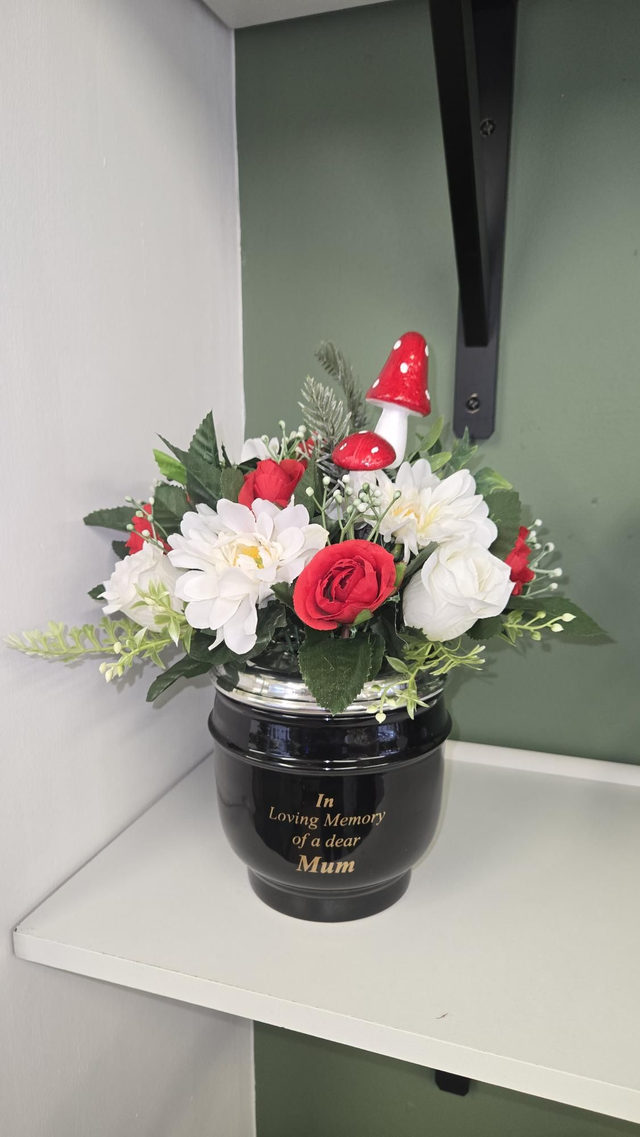 Christmas Memorial Pot – Mum