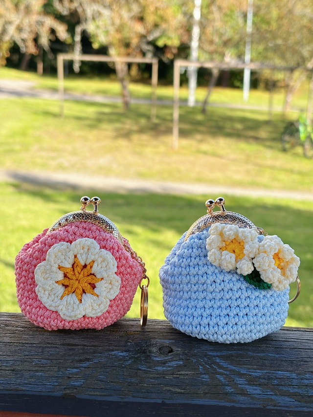 Cute Flower Pattern Crochet Purse