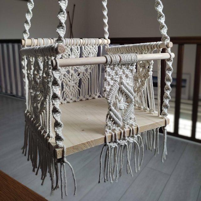 Balançoire bébé en macramé