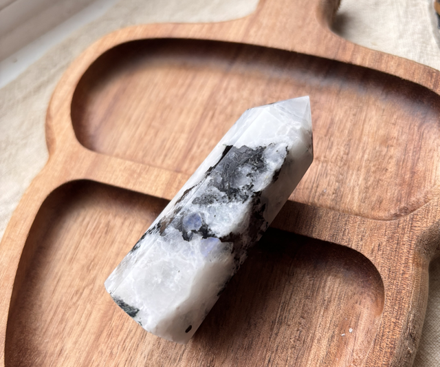 Madagascar Moonstone point (B)