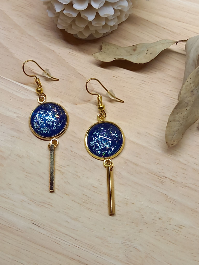 Boucles d&#039;oreilles Cabochon &quot;Paillettes&quot; -  bleu / doré / tige