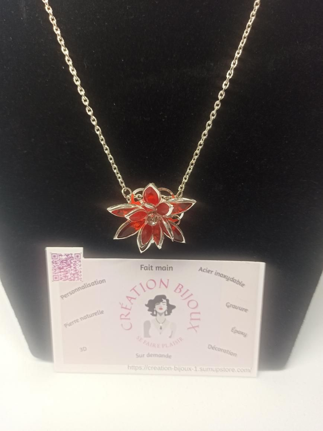 Collier fleur rouge