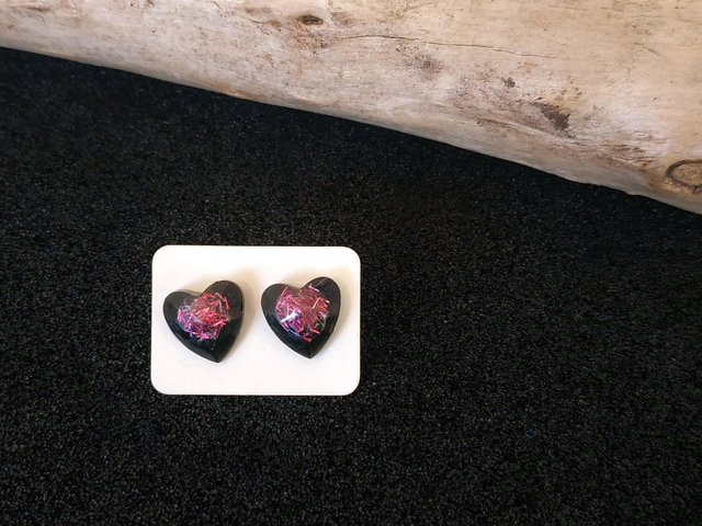 Boucles d'oreilles clous cœur noir pailleté