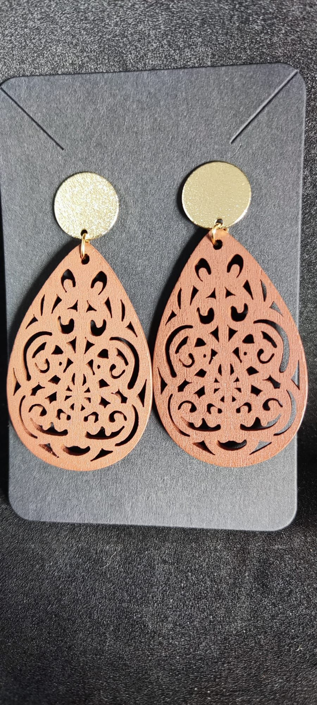 Boucles d’oreilles en bois – Motif ajouré