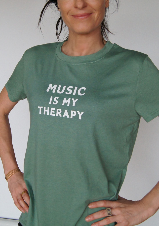 T-shirt Green &quot;Music is my therapy&quot;