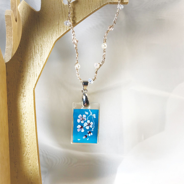 Collana "Fiori di ciliegio" azzurra piccola