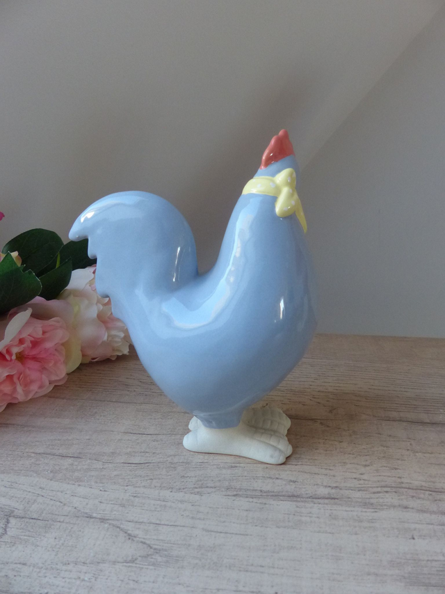 Figurine coq oiseau en céramique bleu avec un foulard jaune, coq décoratif champêtre maison de campagne, cadeau collection poule poulet coq