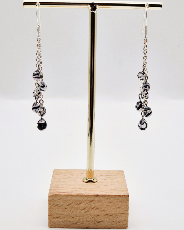 Boucles d'oreilles Gouttes noires et blanches