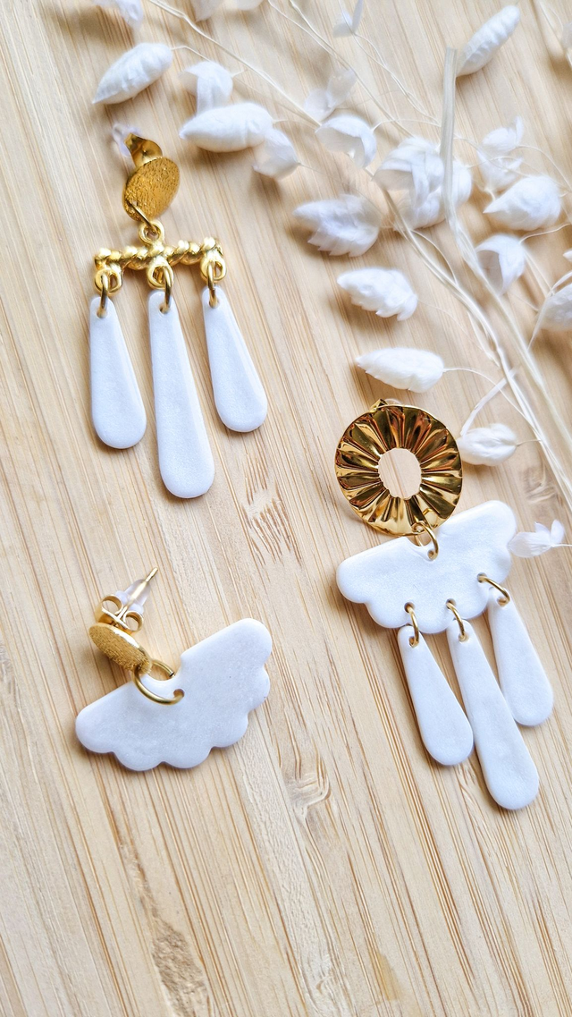 Éclat nacré - Boucles d'oreilles en pâte polymère et résine. 
