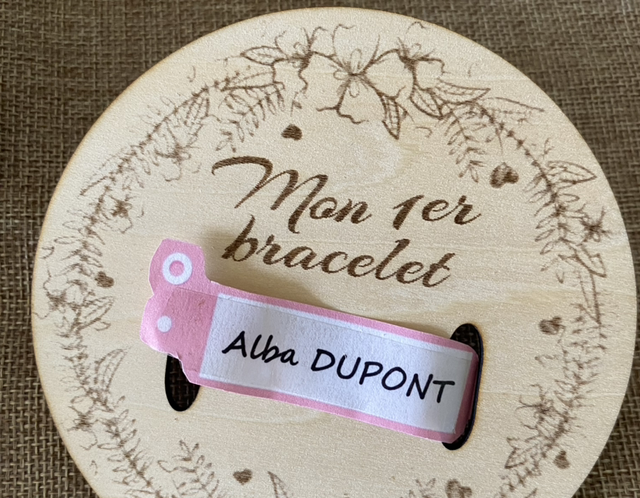 Carte bracelet de naissance en bois - porte-bracelet de naissance  en bois 