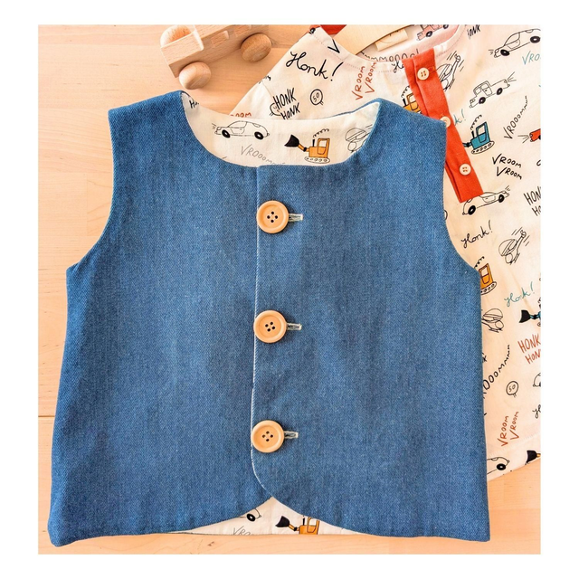 Noël – Ensemble chemisette + gilet – Taille 4 ans– Tissu coton blanc et motifs véhicules