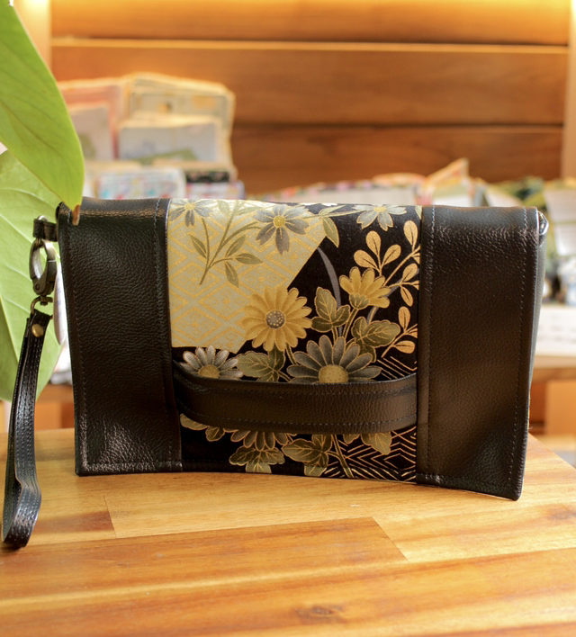 Pochette main simili cuir noir et tissu japonais / Le petit atelier de Maya