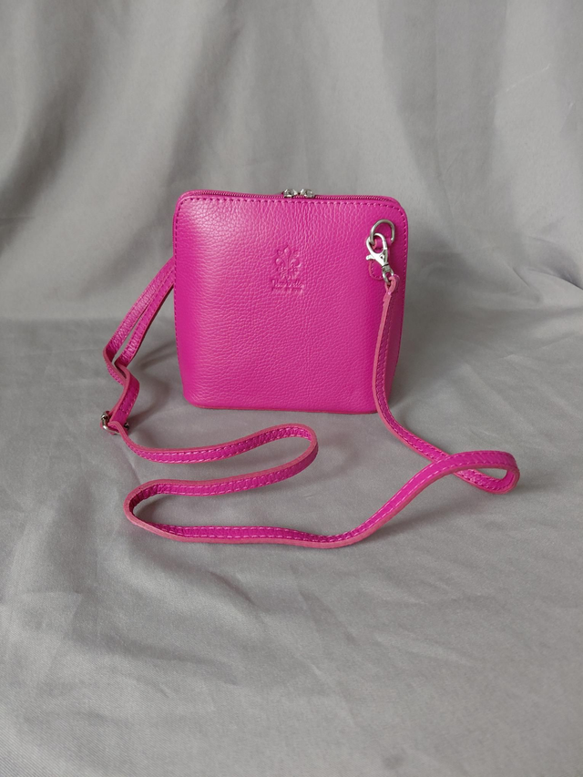 Petit sac en cuir couleur rose 