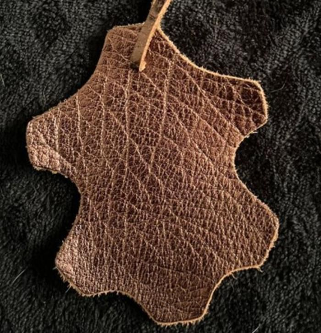 Pré commande une paire de Boucles d'oreilles avec une fleur sur demande