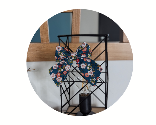 Barrette fleurie bleue