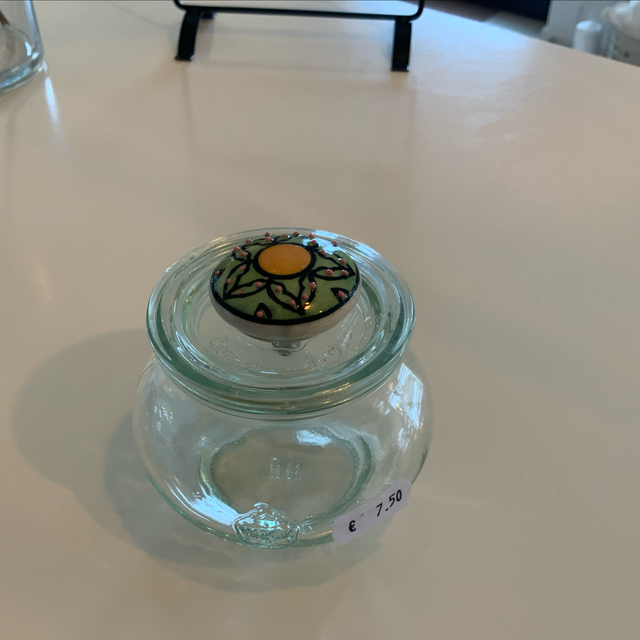 Glas mit Knauf 