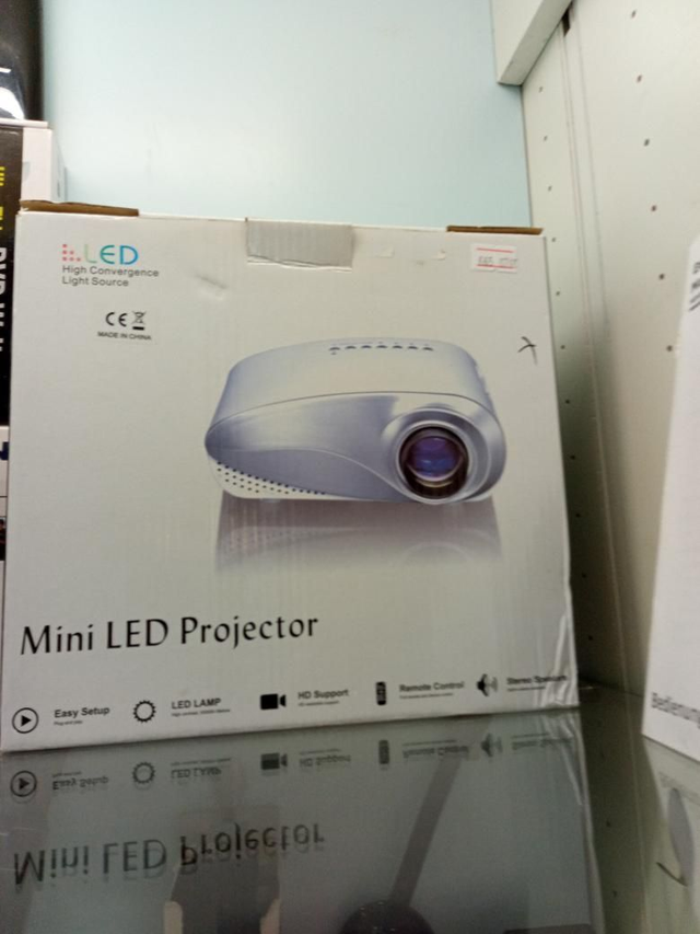 *0740- mini LED Projector 
