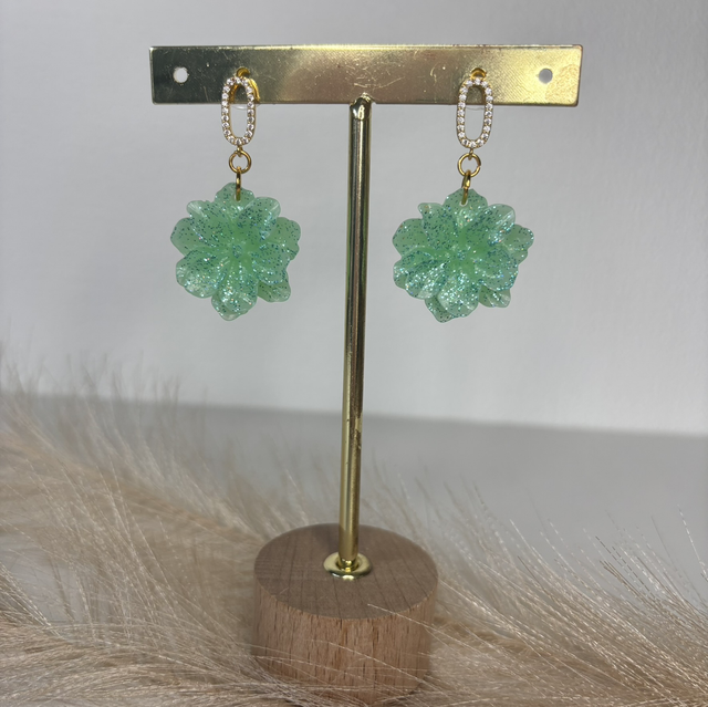 Boucles d’oreilles fleur verte pailletées 