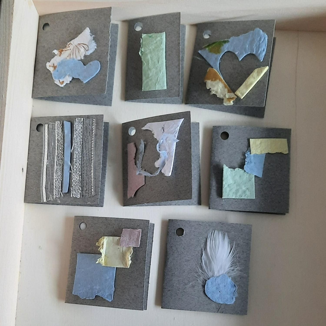 Namenskärtchen grau