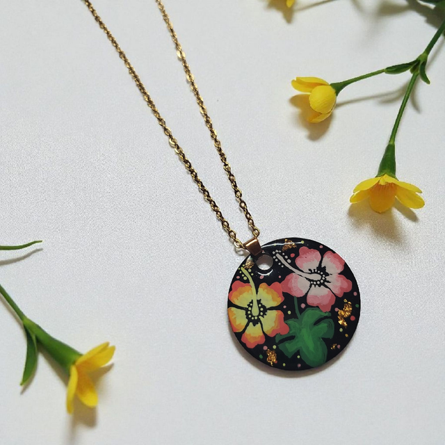 Collier dessiné Flora acier inoxydable jaune rose vert