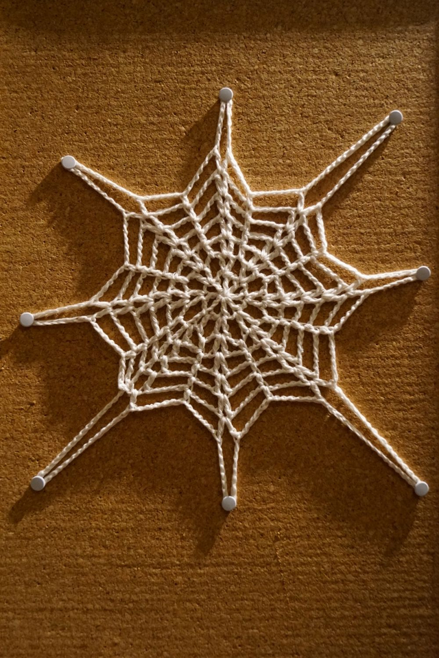 Spinnennetz Dekoration weiß mittelgroß