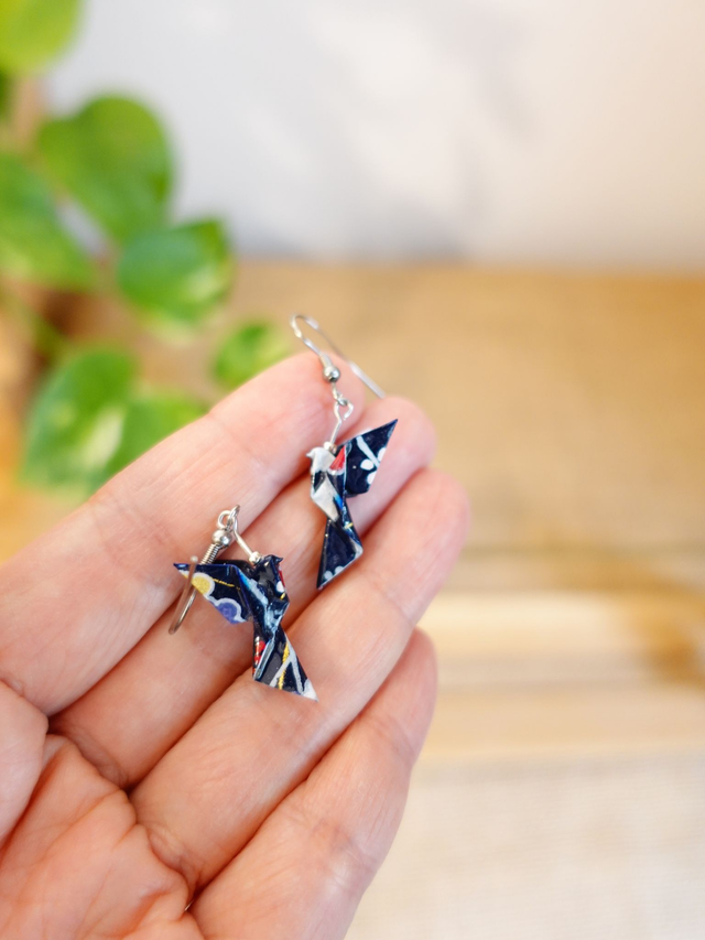 Origami Colombe, oiseau / INOX / Boucles d'oreilles / Papier japonais washi / Bleu marine, beige, Argent / Bijou japonais origami /