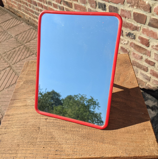 Miroir rouge