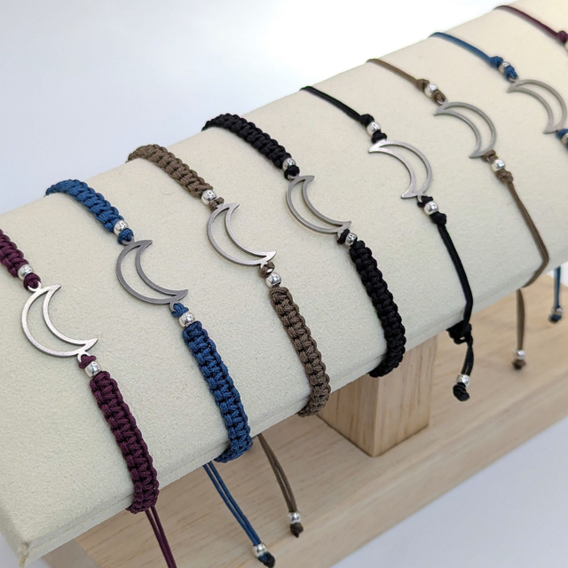 Mond - makramee Armband mit Edelstahlverbinder