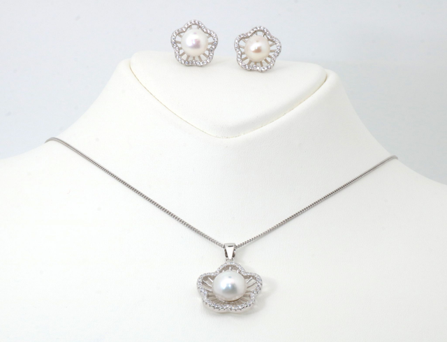 Blütenzauber in Silber – Lilly - Perlen-Schmuckset mit Zirkonia & Süßwasserperlen