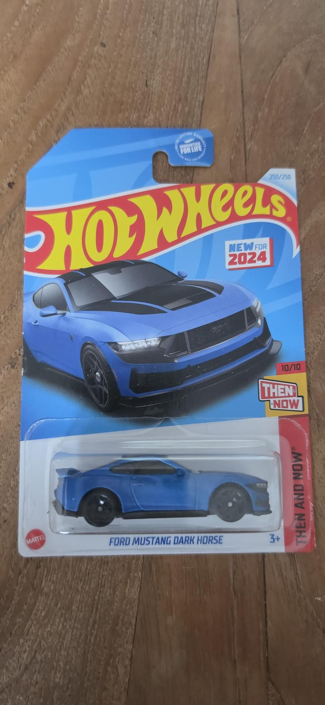 Ford mustang dark horse
