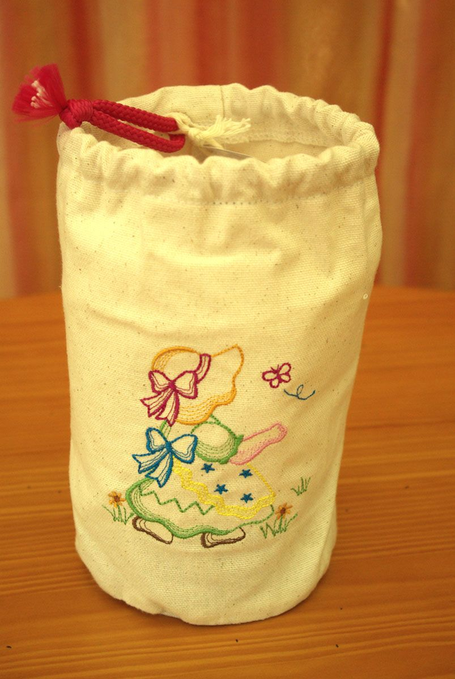 912.00/01/02/03-Sac à goûter brodé Diam 12 x 19 cm