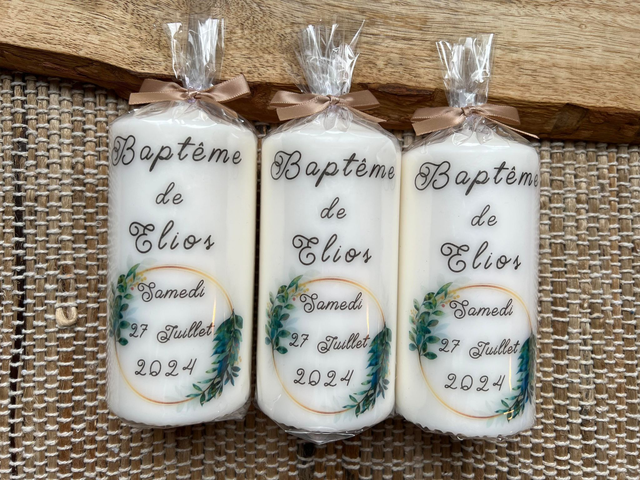 Bougie baptême personnalisée couronne or avec feuillage vert